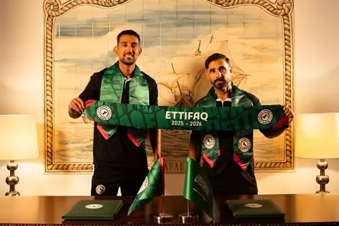 "منافسة مهاجم فولهام السابق".. ماذا ينتظر كوكا في الاتفاق؟